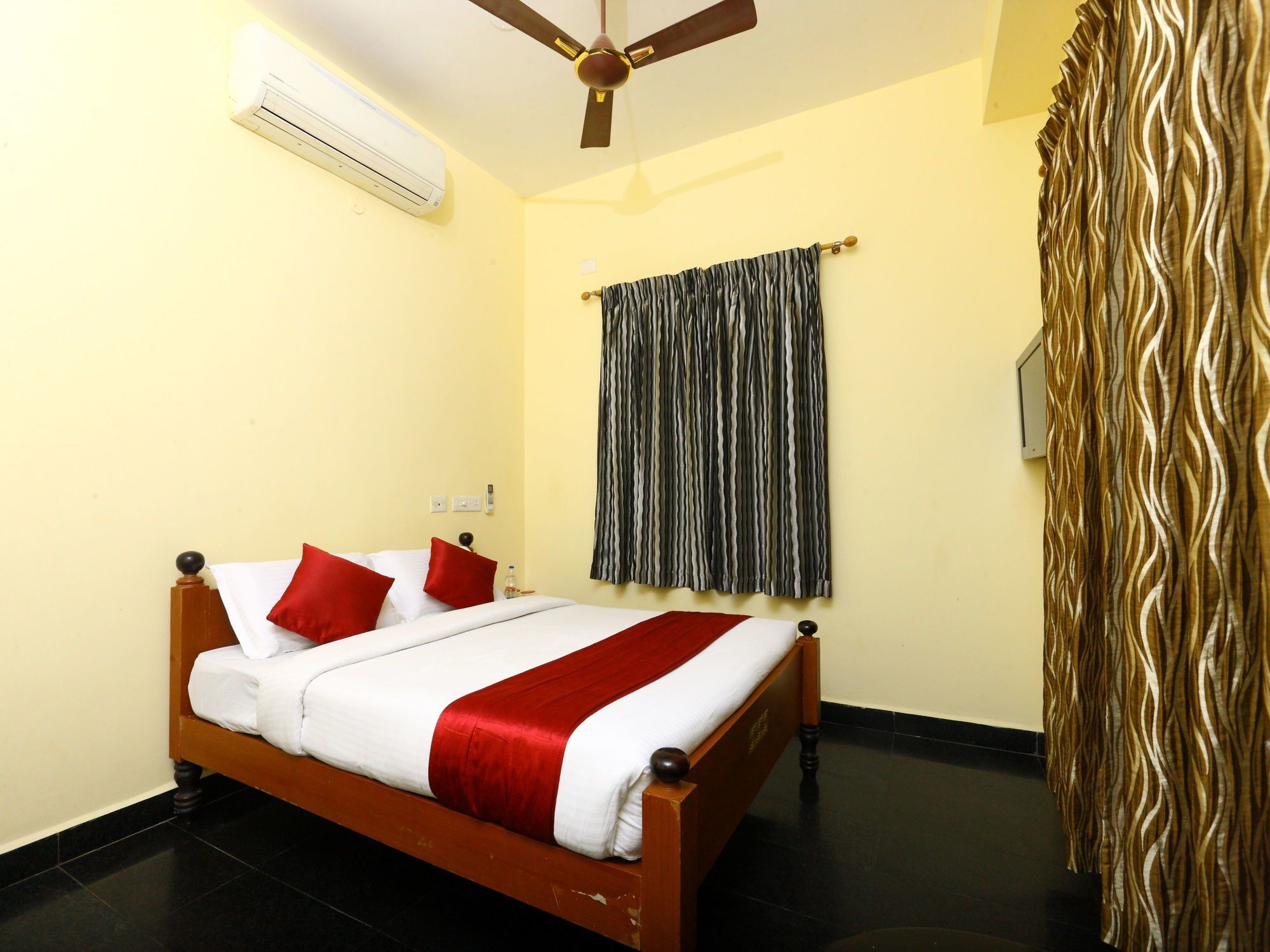 Oyo 10630 Hotel Nano Turf Madurai Dış mekan fotoğraf